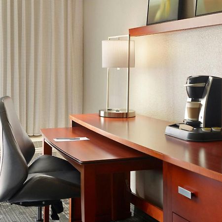 Courtyard By Marriott Atlanta Airport South/Sullivan Road Экстерьер фото