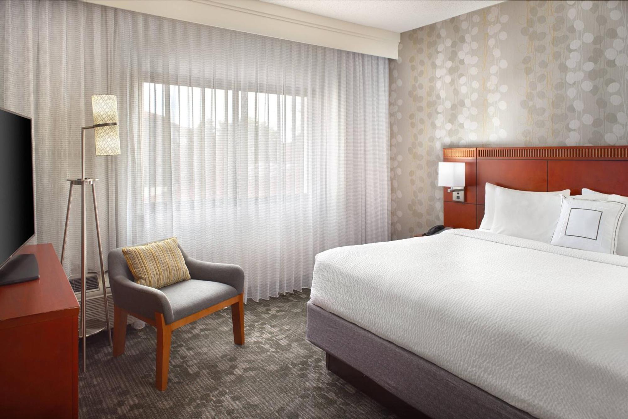 Courtyard By Marriott Atlanta Airport South/Sullivan Road Экстерьер фото