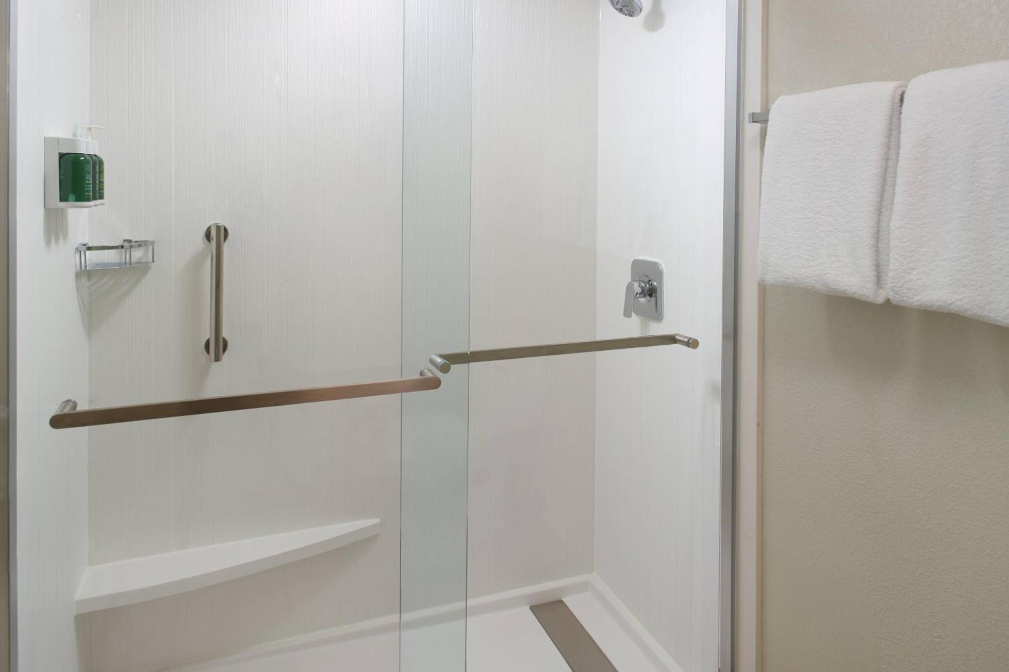 Courtyard By Marriott Atlanta Airport South/Sullivan Road Экстерьер фото