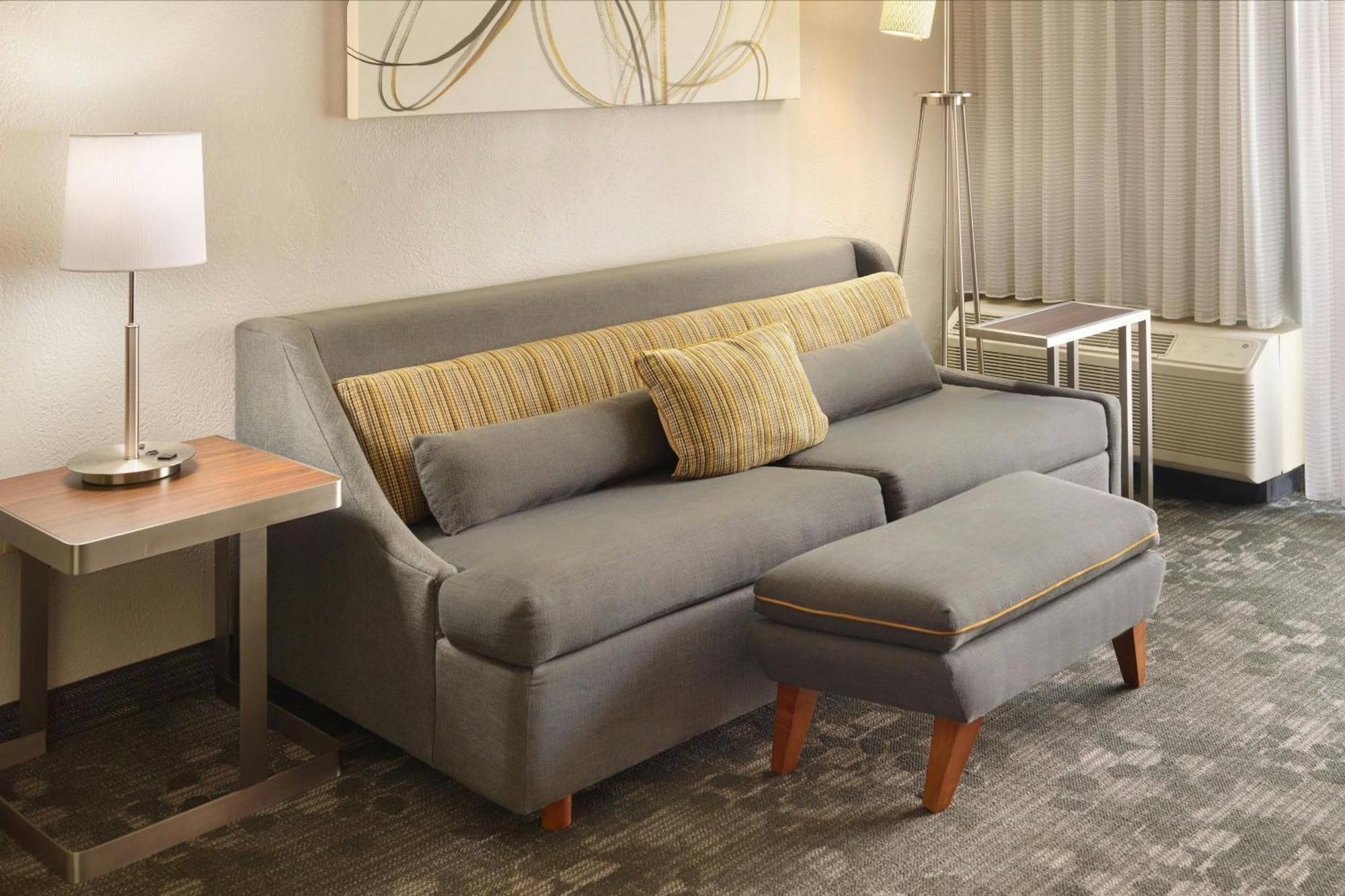 Courtyard By Marriott Atlanta Airport South/Sullivan Road Экстерьер фото