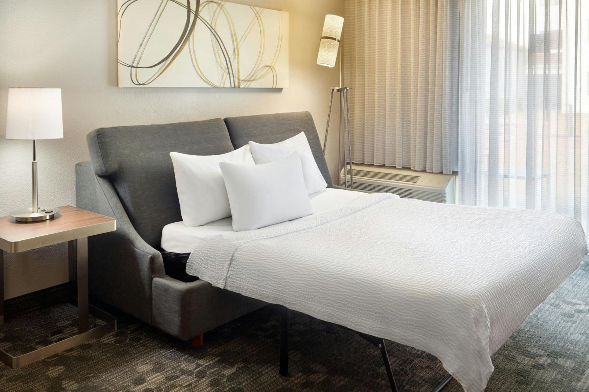 Courtyard By Marriott Atlanta Airport South/Sullivan Road Экстерьер фото
