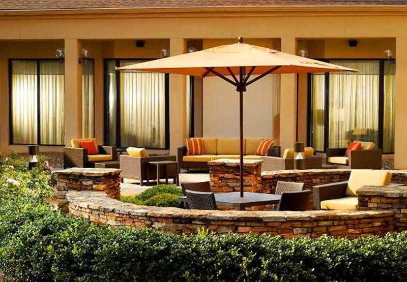 Courtyard By Marriott Atlanta Airport South/Sullivan Road Экстерьер фото